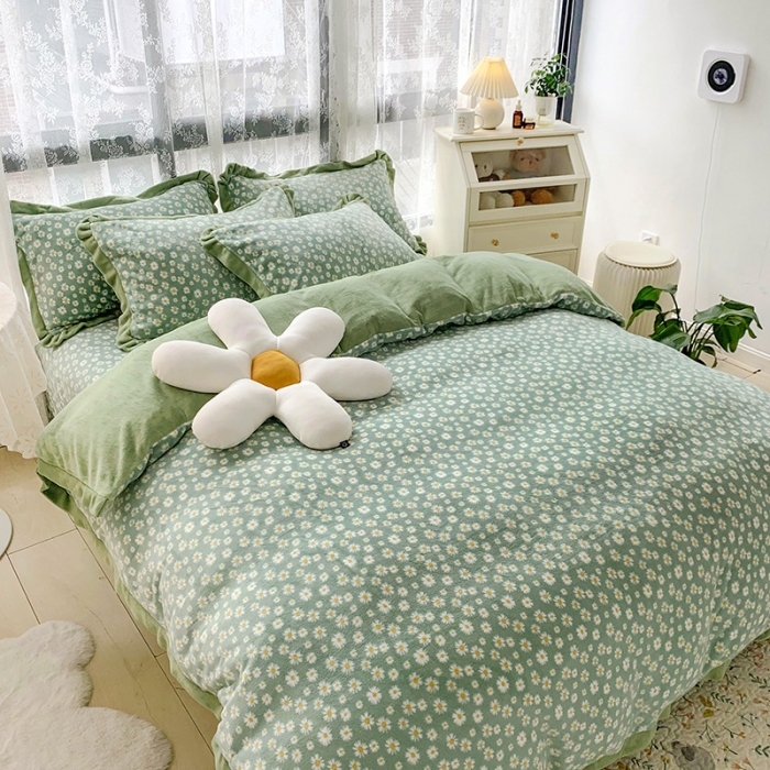 91家纺网 家纺一手货源 找家纺 金爱家 2021新款高克重牛奶绒四件套 小雏菊绿