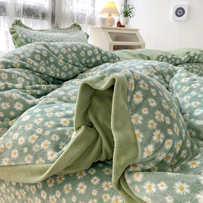 91家纺网 家纺一手货源 找家纺 金爱家 2021新款高克重牛奶绒四件套 小雏菊绿