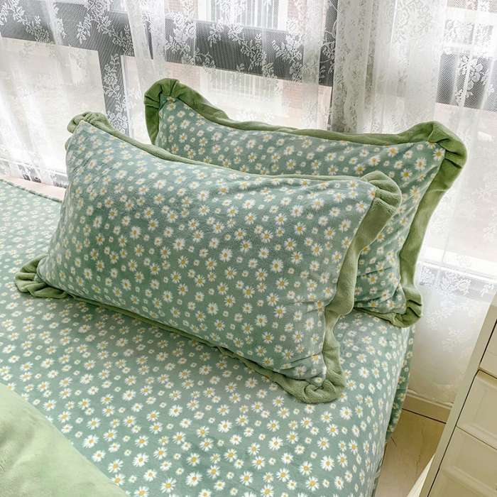 91家纺网 家纺一手货源 找家纺 金爱家 2021新款高克重牛奶绒四件套 小雏菊绿