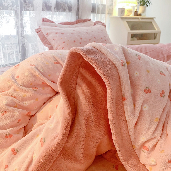 91家纺网 家纺一手货源 找家纺 金爱家 2021新款高克重牛奶绒四件套 樱花草