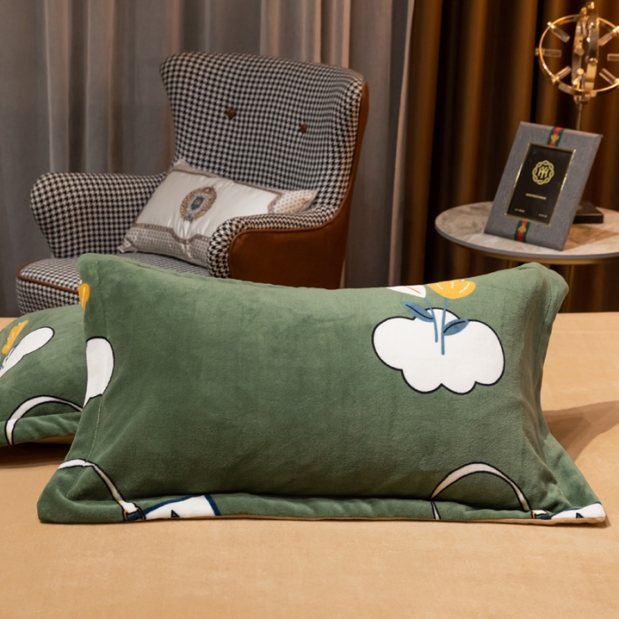 91家纺网 家纺一手货源 找家纺 芯贝儿2021轻奢简约加厚牛奶绒保暖四件套法莱宝宝绒被套 梦伴绿