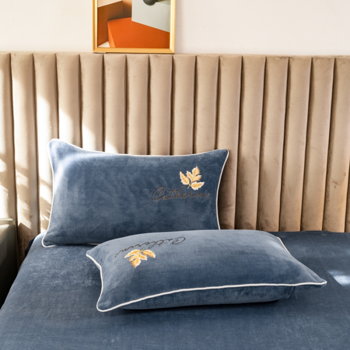 91家纺网 家纺一手货源 找家纺 慕尚 2022新款高克重牛奶绒刺绣四件套 洛卡-宝石蓝