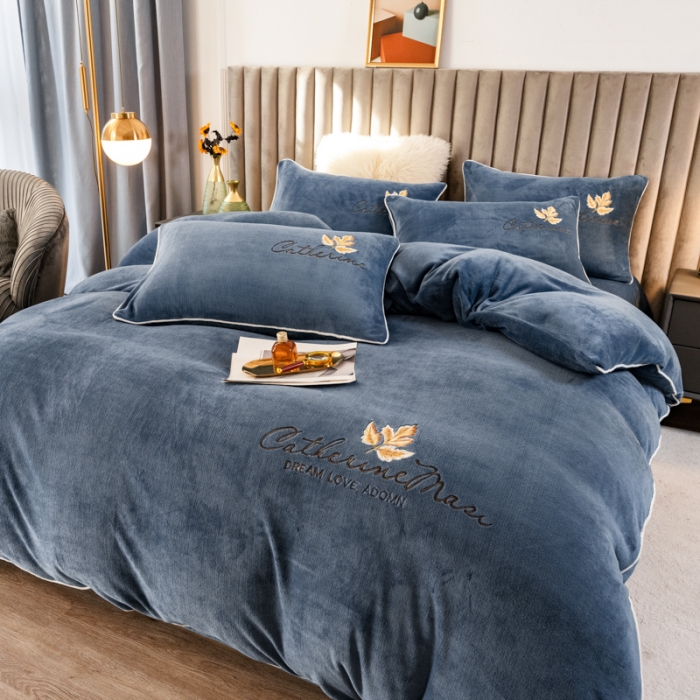 91家纺网 家纺一手货源 找家纺 慕尚 2022新款高克重牛奶绒刺绣四件套 洛卡-宝石蓝