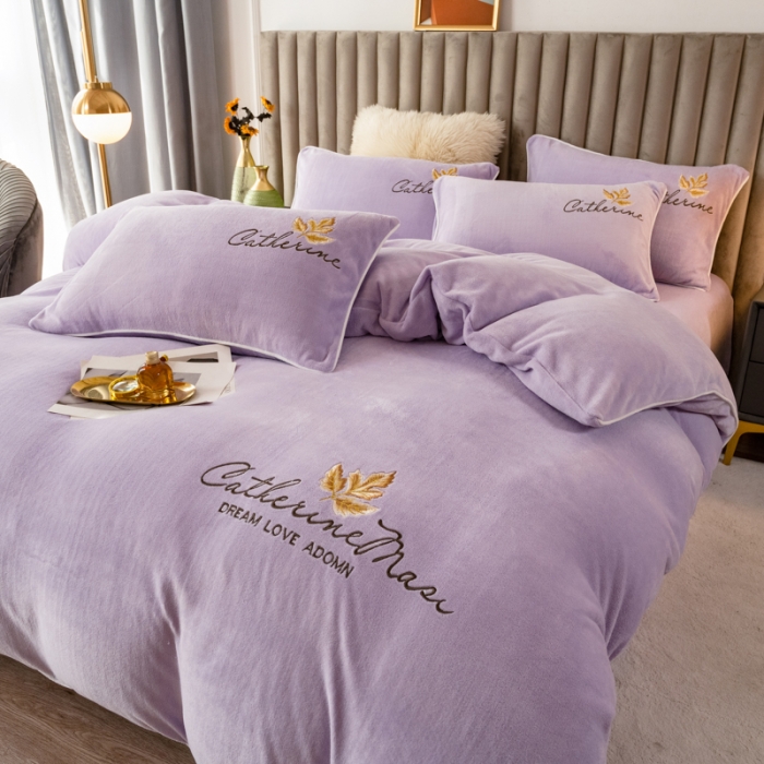 91家纺网 家纺一手货源 找家纺 慕尚 2022新款高克重牛奶绒刺绣四件套 洛卡-风铃紫