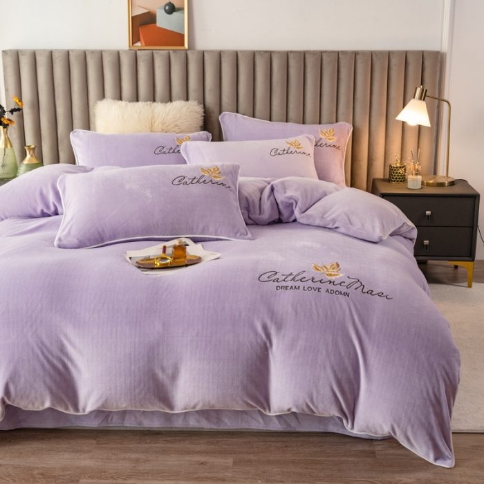 91家纺网 家纺一手货源 找家纺 慕尚 2022新款高克重牛奶绒刺绣四件套 洛卡-风铃紫