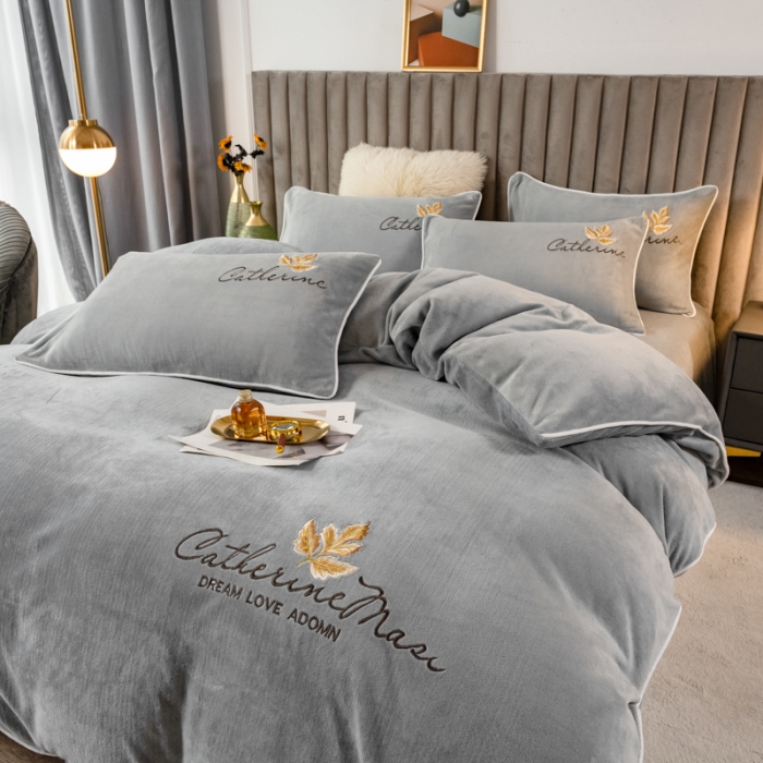 91家纺网 家纺一手货源 找家纺 慕尚 2022新款高克重牛奶绒刺绣四件套 洛卡-高级灰