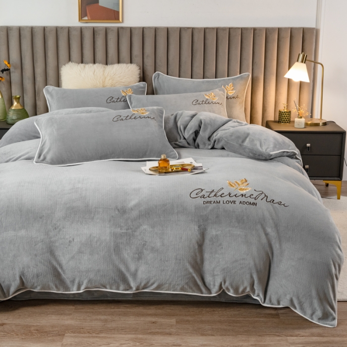 91家纺网 家纺一手货源 找家纺 慕尚 2022新款高克重牛奶绒刺绣四件套 洛卡-高级灰