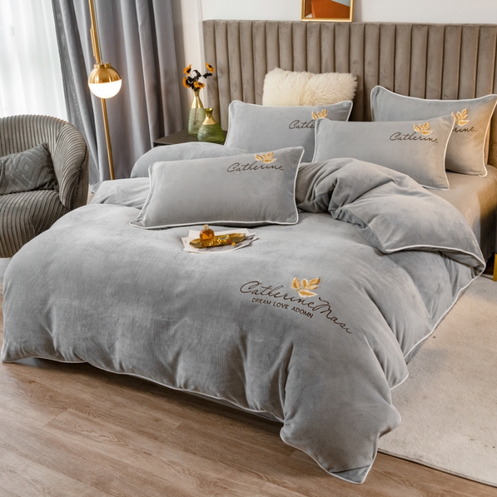 91家纺网 家纺一手货源 找家纺 慕尚 2022新款高克重牛奶绒刺绣四件套 洛卡-高级灰