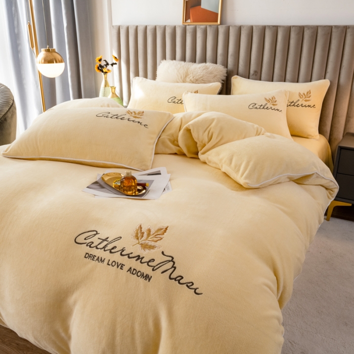 91家纺网 家纺一手货源 找家纺 慕尚 2022新款高克重牛奶绒刺绣四件套 洛卡-米月黄