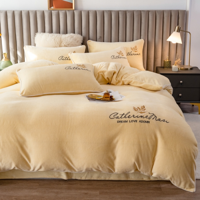 91家纺网 家纺一手货源 找家纺 慕尚 2022新款高克重牛奶绒刺绣四件套 洛卡-米月黄