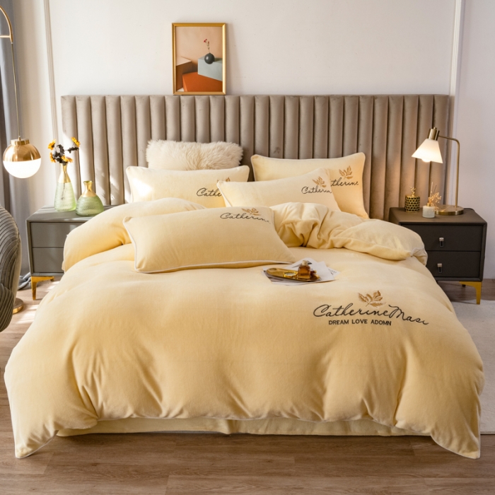 91家纺网 家纺一手货源 找家纺 慕尚 2022新款高克重牛奶绒刺绣四件套 洛卡-米月黄