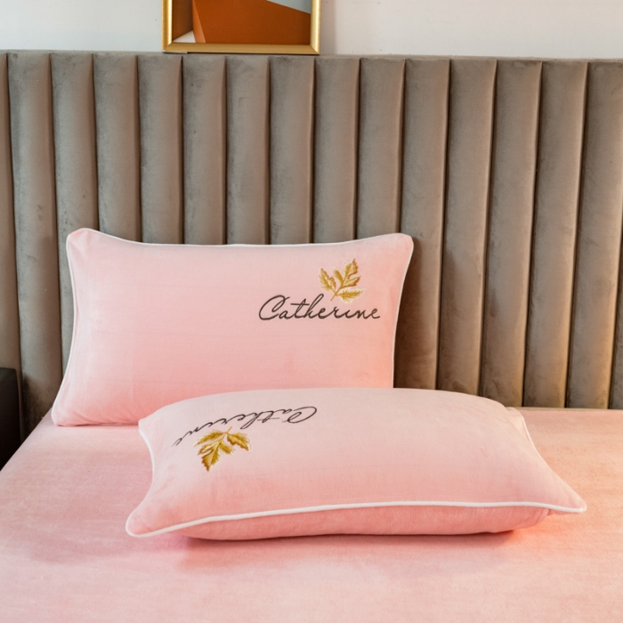 91家纺网 家纺一手货源 找家纺 慕尚 2022新款高克重牛奶绒刺绣四件套 洛卡-温馨玉