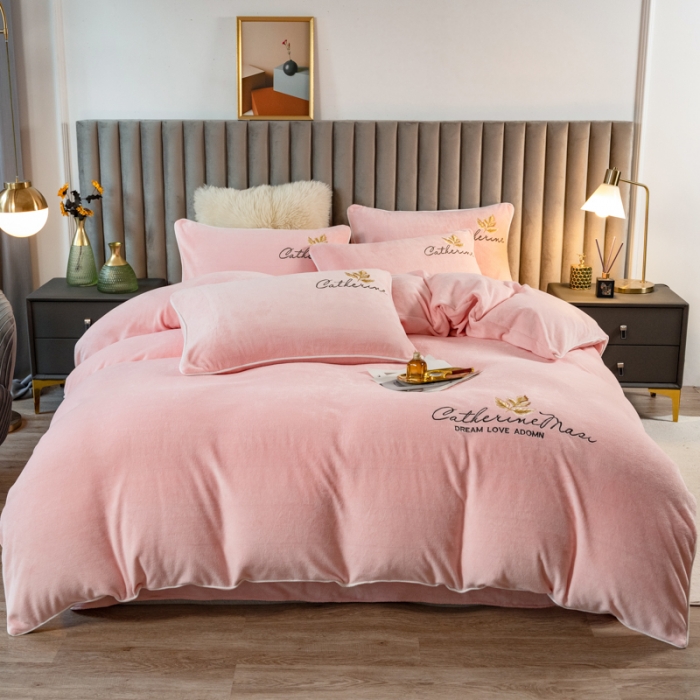 91家纺网 家纺一手货源 找家纺 慕尚 2022新款高克重牛奶绒刺绣四件套 洛卡-温馨玉