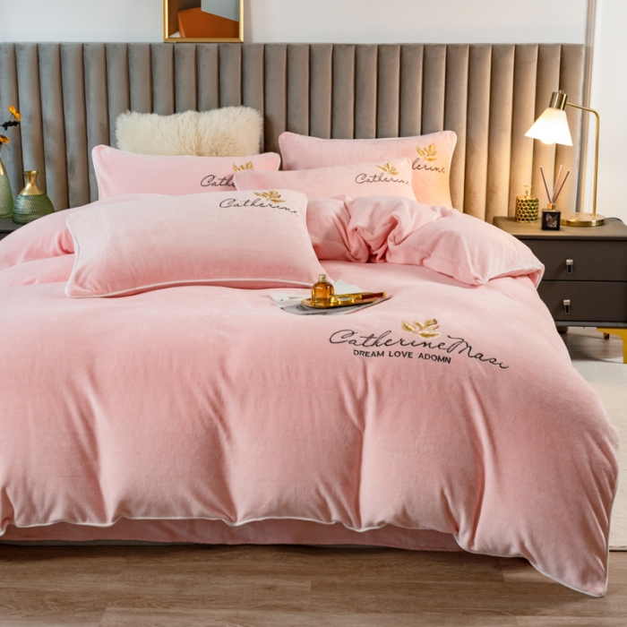 91家纺网 家纺一手货源 找家纺 慕尚 2022新款高克重牛奶绒刺绣四件套 洛卡-温馨玉