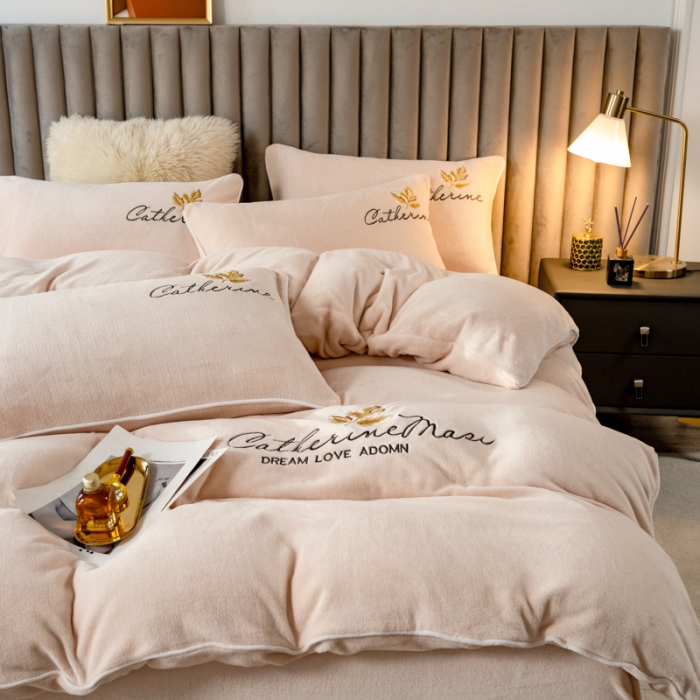 91家纺网 家纺一手货源 找家纺 慕尚 2022新款高克重牛奶绒刺绣四件套 洛卡-象牙白