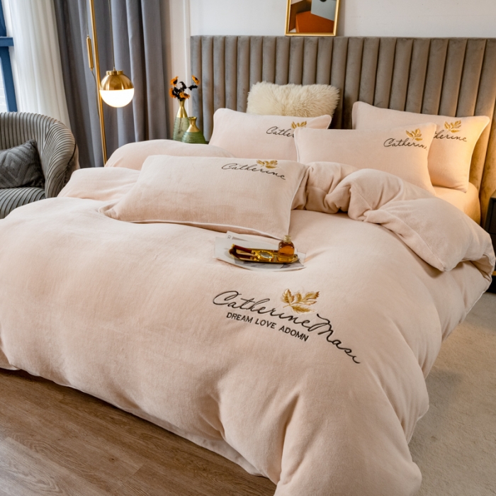 91家纺网 家纺一手货源 找家纺 慕尚 2022新款高克重牛奶绒刺绣四件套 洛卡-象牙白