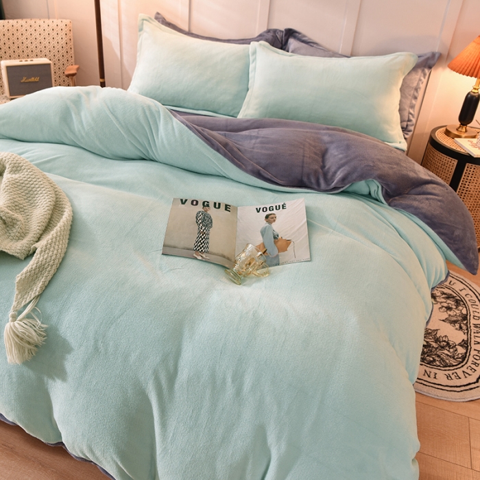 91家纺网 家纺一手货源 找家纺 艾米家居  2021新款纯色拼色牛奶绒系列四件套 豆绿+灰