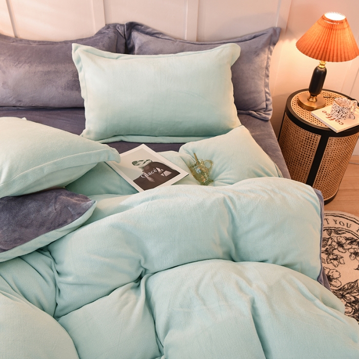 91家纺网 家纺一手货源 找家纺 艾米家居  2021新款纯色拼色牛奶绒系列四件套 豆绿+灰