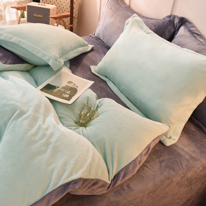 91家纺网 家纺一手货源 找家纺 艾米家居  2021新款纯色拼色牛奶绒系列四件套 豆绿+灰