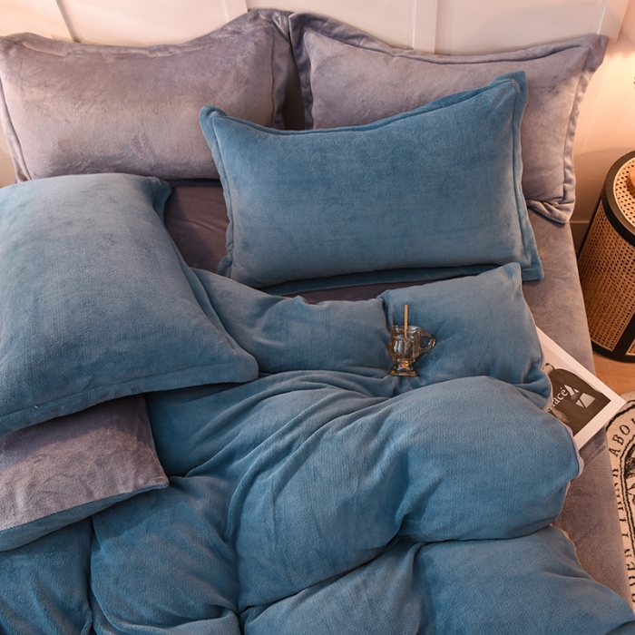 91家纺网 家纺一手货源 找家纺 艾米家居  2021新款纯色拼色牛奶绒系列四件套 蓝+灰