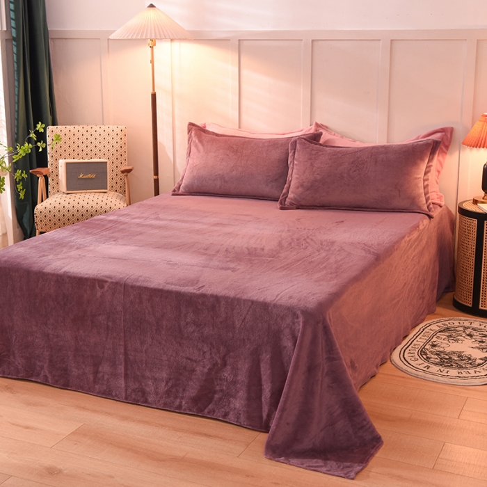 91家纺网 家纺一手货源 找家纺 艾米家居  2021新款纯色拼色牛奶绒系列四件套 梅子色+白