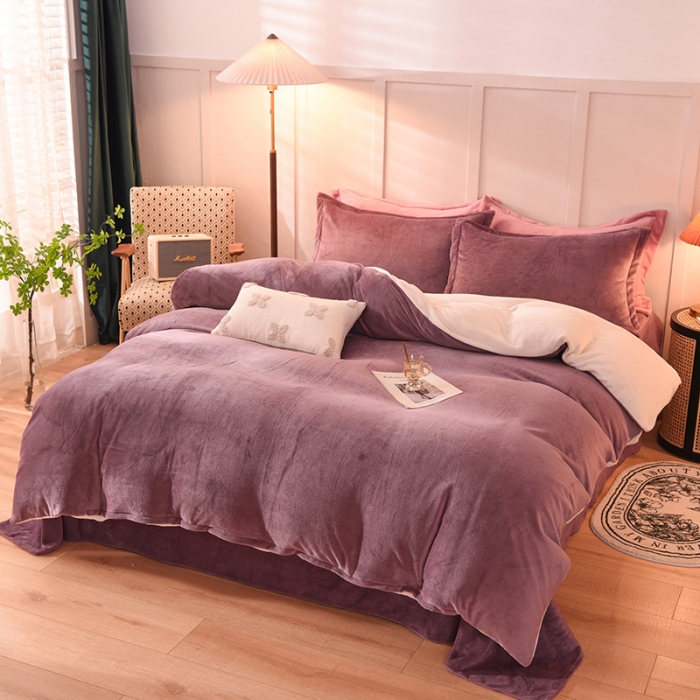 91家纺网 家纺一手货源 找家纺 艾米家居  2021新款纯色拼色牛奶绒系列四件套 梅子色+白