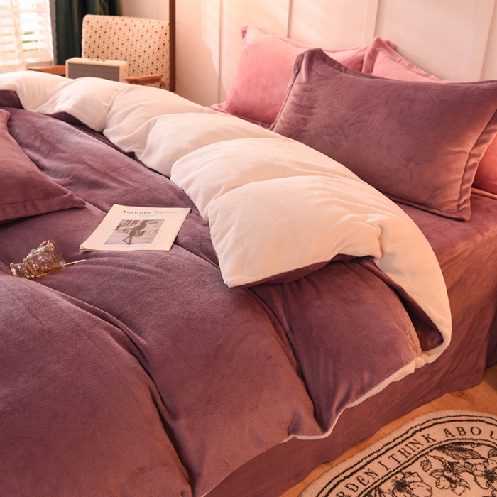 91家纺网 家纺一手货源 找家纺 艾米家居  2021新款纯色拼色牛奶绒系列四件套 梅子色+白