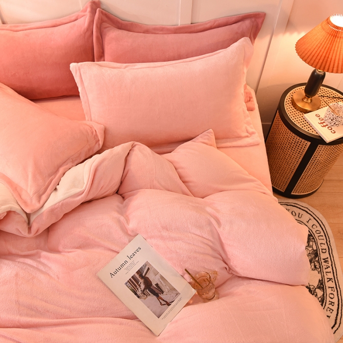 91家纺网 家纺一手货源 找家纺 艾米家居  2021新款纯色拼色牛奶绒系列四件套 玉色+白