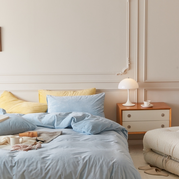 91家纺网 家纺一手货源 找家纺 2021新款高克重简约北欧风牛奶绒天鹅绒法莱绒四件套 淡蓝色