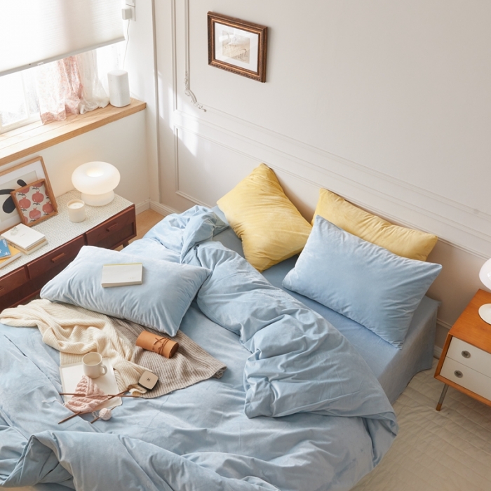 91家纺网 家纺一手货源 找家纺 2021新款高克重简约北欧风牛奶绒天鹅绒法莱绒四件套 淡蓝色