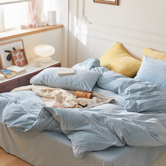 91家纺网 家纺一手货源 找家纺 2021新款高克重简约北欧风牛奶绒天鹅绒法莱绒四件套 淡蓝色