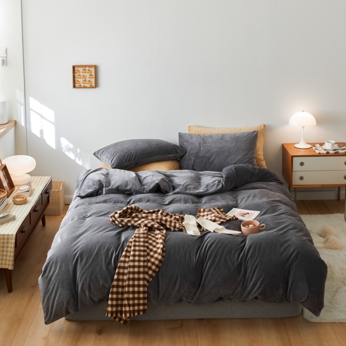 91家纺网 家纺一手货源 找家纺 2021新款高克重简约北欧风牛奶绒天鹅绒法莱绒四件套 火山灰