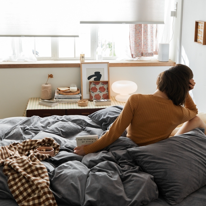 91家纺网 家纺一手货源 找家纺 2021新款高克重简约北欧风牛奶绒天鹅绒法莱绒四件套 火山灰