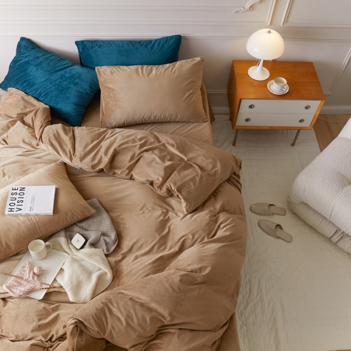 91家纺网 家纺一手货源 找家纺 2021新款高克重简约北欧风牛奶绒天鹅绒法莱绒四件套 卡其