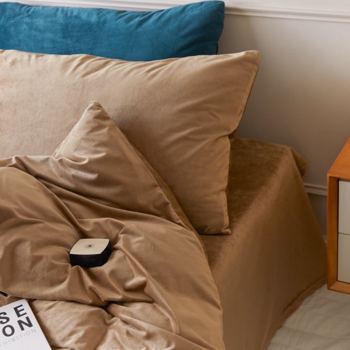 91家纺网 家纺一手货源 找家纺 2021新款高克重简约北欧风牛奶绒天鹅绒法莱绒四件套 卡其