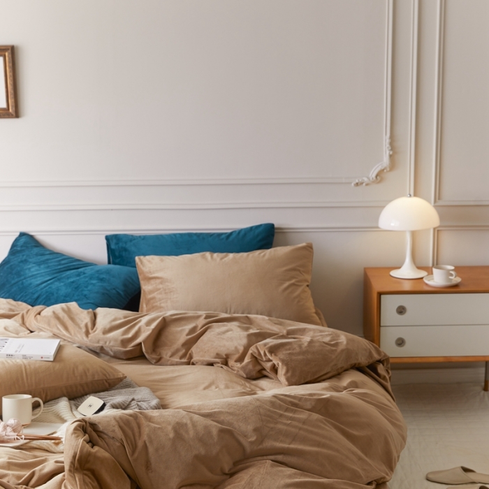 91家纺网 家纺一手货源 找家纺 2021新款高克重简约北欧风牛奶绒天鹅绒法莱绒四件套 卡其