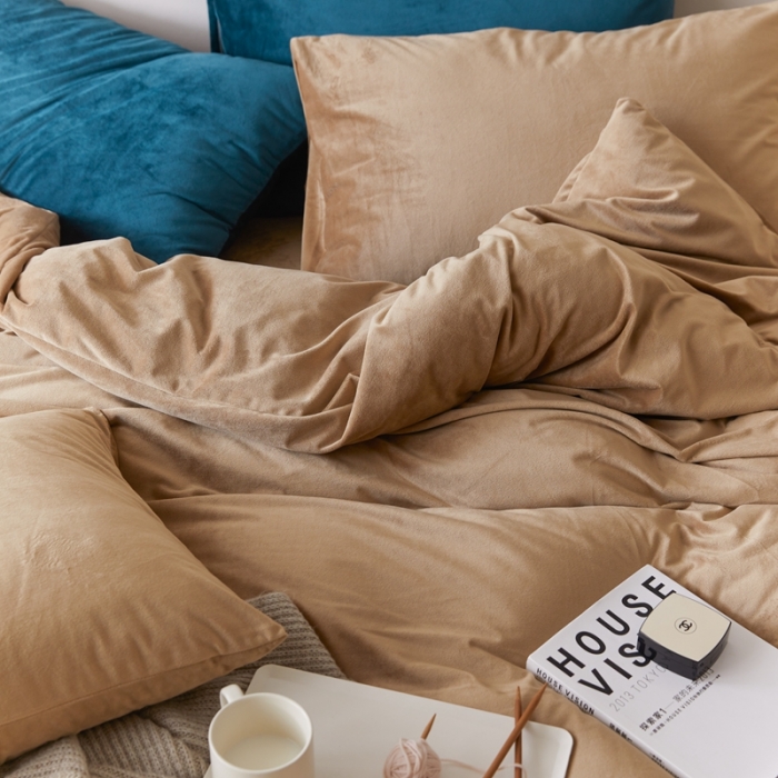 91家纺网 家纺一手货源 找家纺 2021新款高克重简约北欧风牛奶绒天鹅绒法莱绒四件套 卡其