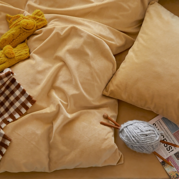 91家纺网 家纺一手货源 找家纺 2021新款高克重简约北欧风牛奶绒天鹅绒法莱绒四件套 奶茶色