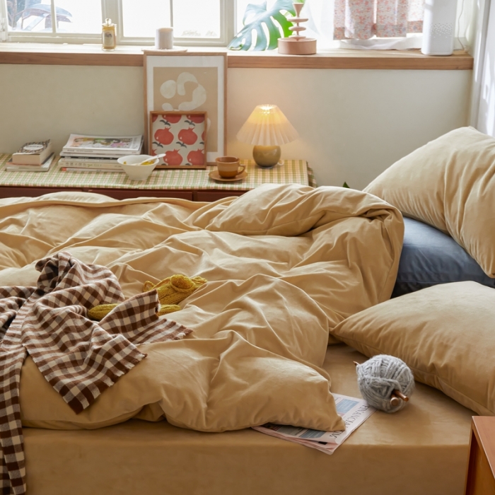 91家纺网 家纺一手货源 找家纺 2021新款高克重简约北欧风牛奶绒天鹅绒法莱绒四件套 奶茶色