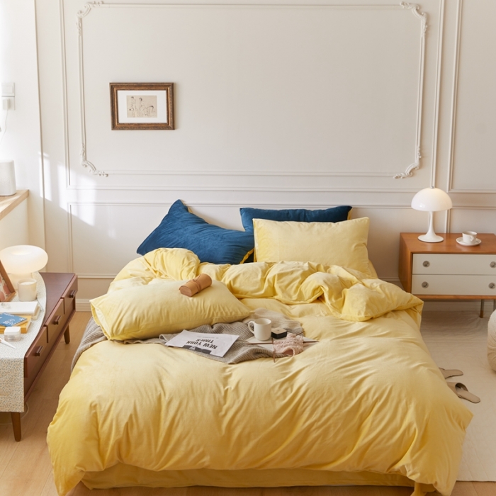 91家纺网 家纺一手货源 找家纺 2021新款高克重简约北欧风牛奶绒天鹅绒法莱绒四件套 奶黄