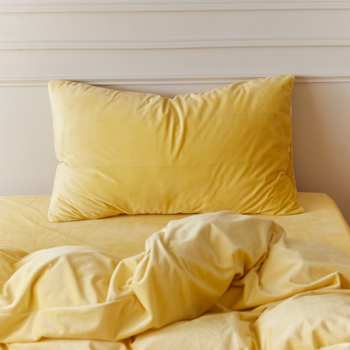 91家纺网 家纺一手货源 找家纺 2021新款高克重简约北欧风牛奶绒天鹅绒法莱绒四件套 奶黄