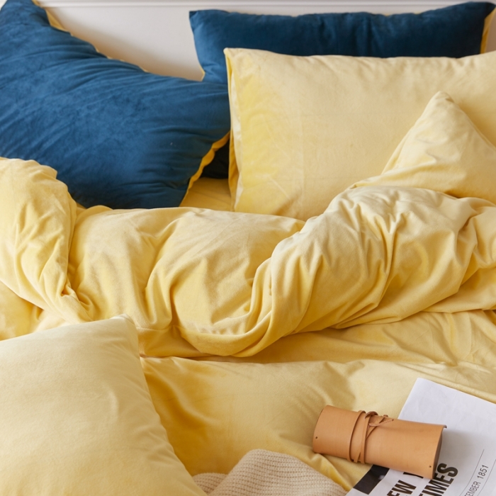 91家纺网 家纺一手货源 找家纺 2021新款高克重简约北欧风牛奶绒天鹅绒法莱绒四件套 奶黄