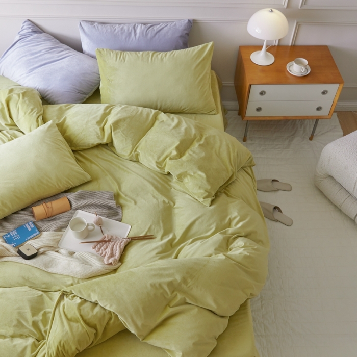 91家纺网 家纺一手货源 找家纺 2021新款高克重北欧风牛奶绒天鹅绒法莱绒四件套 牛油果绿