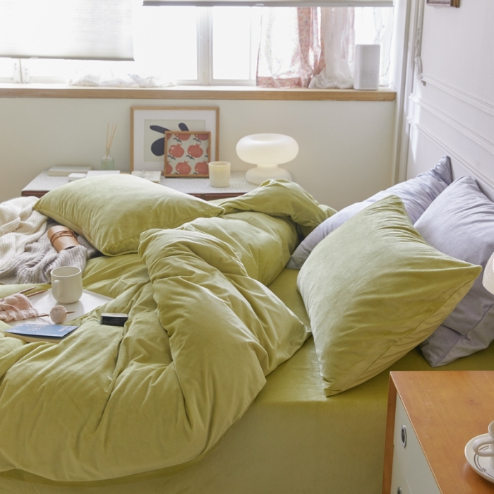 91家纺网 家纺一手货源 找家纺 2021新款高克重北欧风牛奶绒天鹅绒法莱绒四件套 牛油果绿