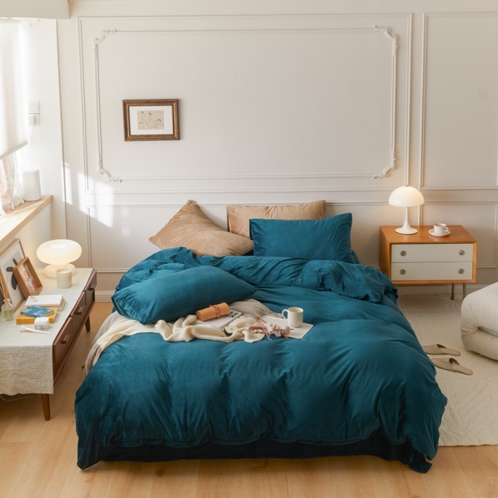 91家纺网 家纺一手货源 找家纺 2021新款高克重简约北欧风牛奶绒天鹅绒法莱绒四件套 文艺蓝