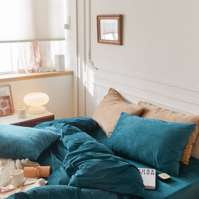 91家纺网 家纺一手货源 找家纺 2021新款高克重简约北欧风牛奶绒天鹅绒法莱绒四件套 文艺蓝