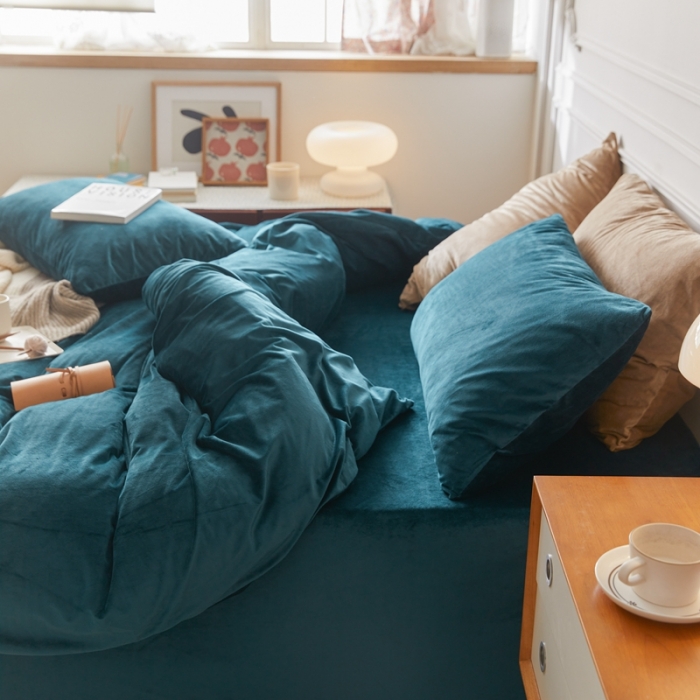 91家纺网 家纺一手货源 找家纺 2021新款高克重简约北欧风牛奶绒天鹅绒法莱绒四件套 文艺蓝