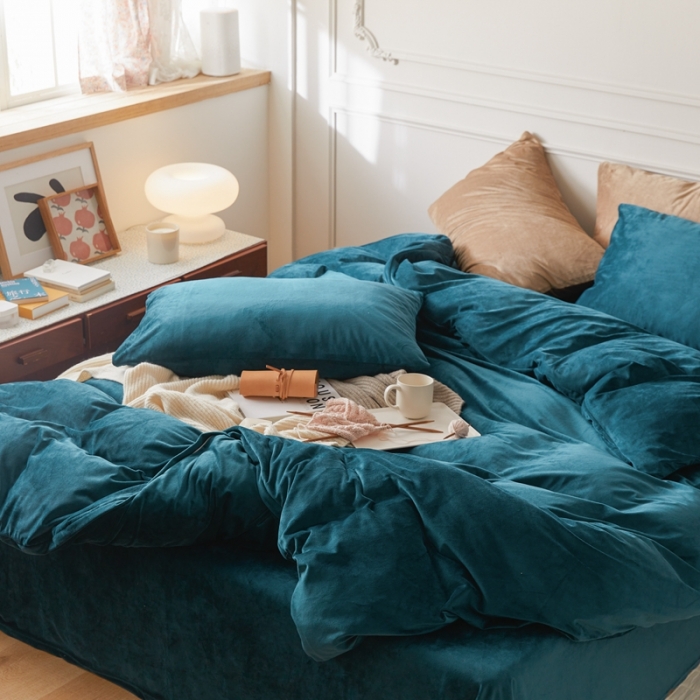 91家纺网 家纺一手货源 找家纺 2021新款高克重简约北欧风牛奶绒天鹅绒法莱绒四件套 文艺蓝