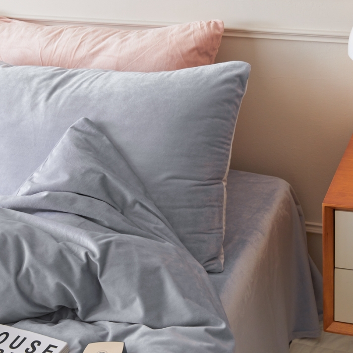 91家纺网 家纺一手货源 找家纺 2021新款高克重简约北欧风牛奶绒天鹅绒法莱绒四件套 银灰