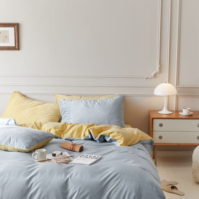 91家纺网 家纺一手货源 找家纺 2021新款高克重北欧风牛奶绒天鹅绒法莱绒四件套 淡蓝+奶黄